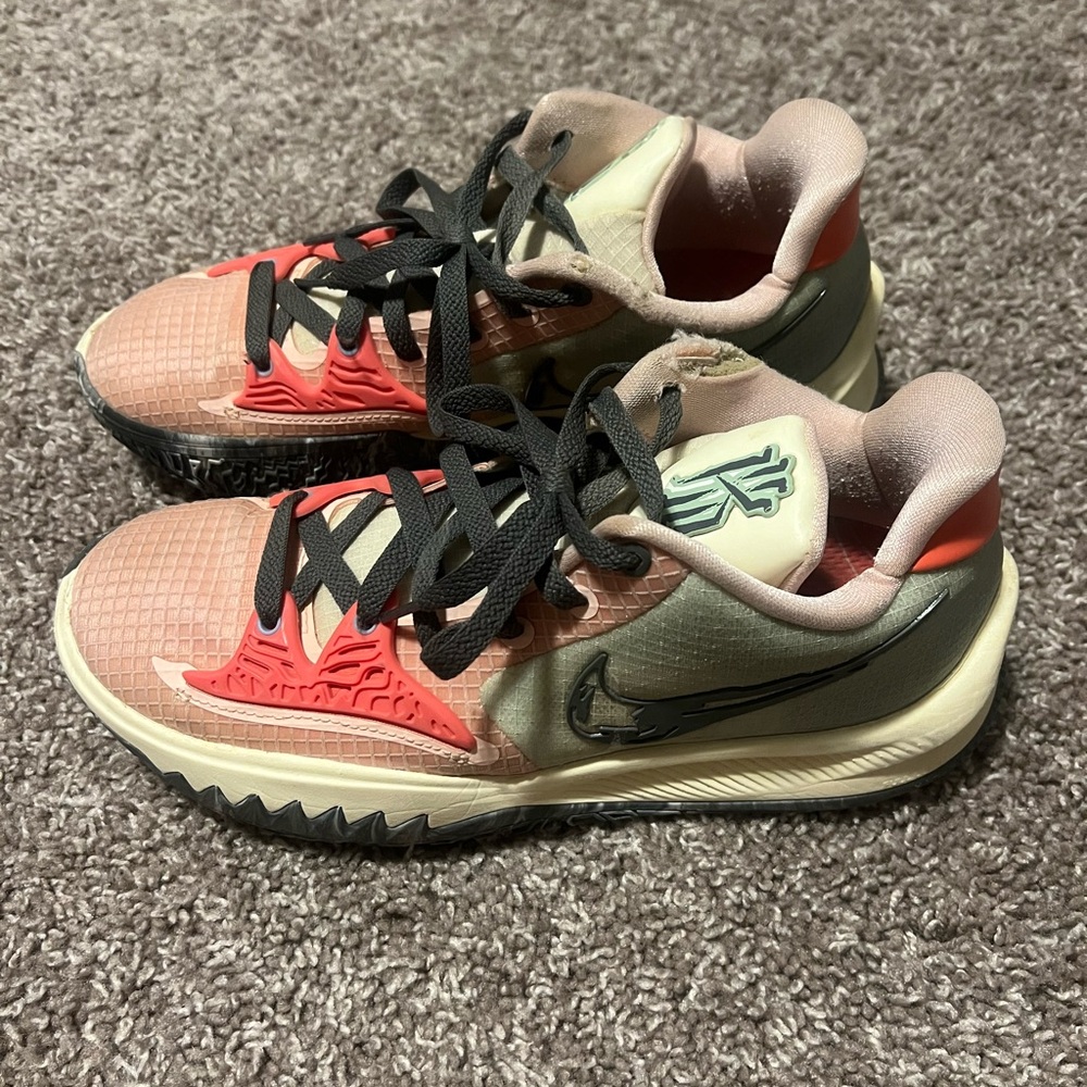 Nike Kyrie 4 Low Pale Coral